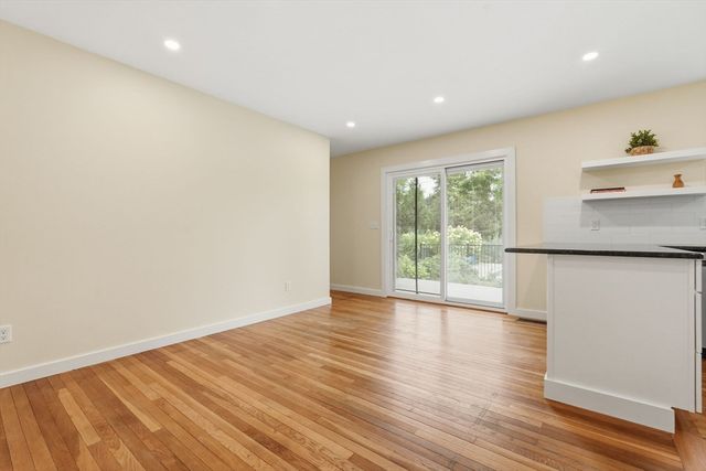 31 Colonial Court, Amherst, MA 01002