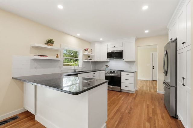 31 Colonial Court, Amherst, MA 01002