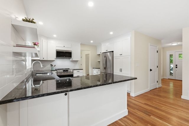 31 Colonial Court, Amherst, MA 01002