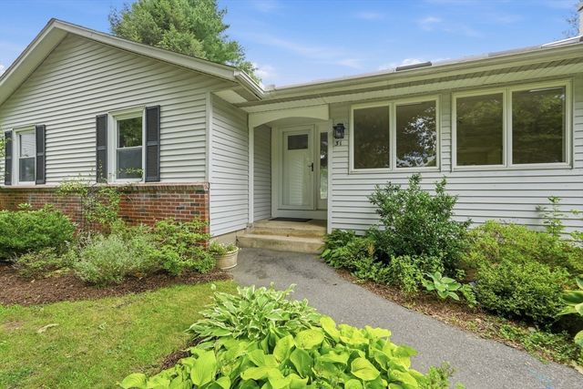 31 Colonial Court, Amherst, MA 01002