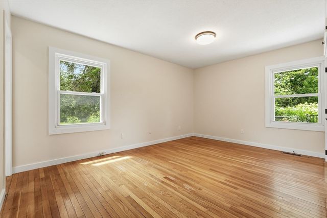 31 Colonial Court, Amherst, MA 01002