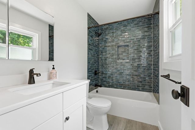 31 Colonial Court, Amherst, MA 01002