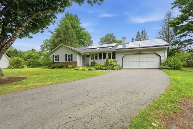 31 Colonial Court, Amherst, MA 01002