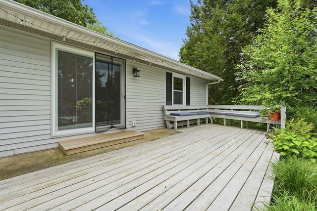 31 Colonial Court, Amherst, MA 01002