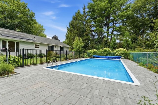 31 Colonial Court, Amherst, MA 01002