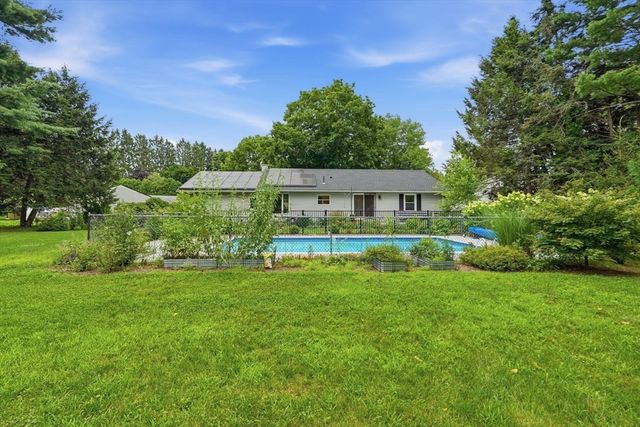 31 Colonial Court, Amherst, MA 01002