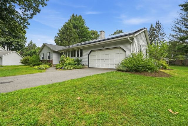 31 Colonial Court, Amherst, MA 01002