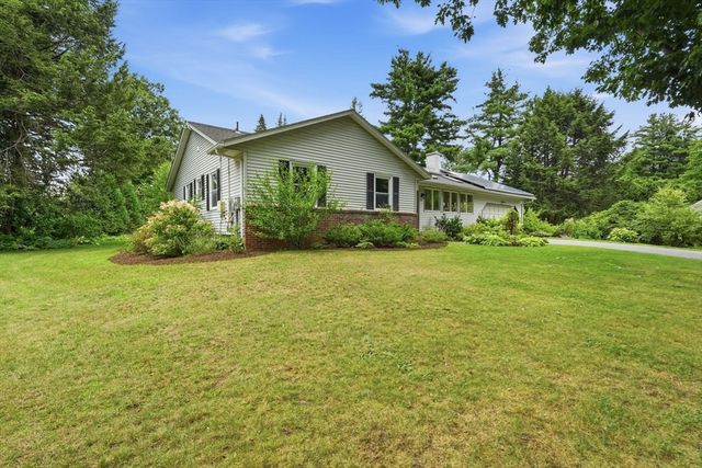 31 Colonial Court, Amherst, MA 01002