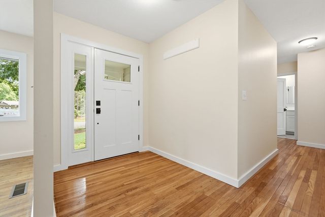 31 Colonial Court, Amherst, MA 01002