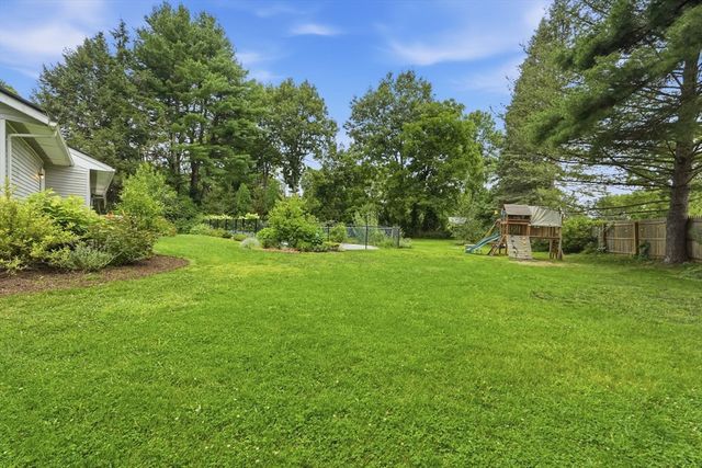 31 Colonial Court, Amherst, MA 01002