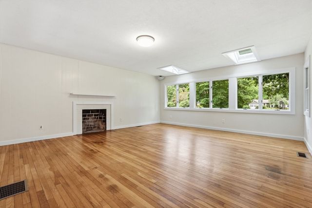 31 Colonial Court, Amherst, MA 01002