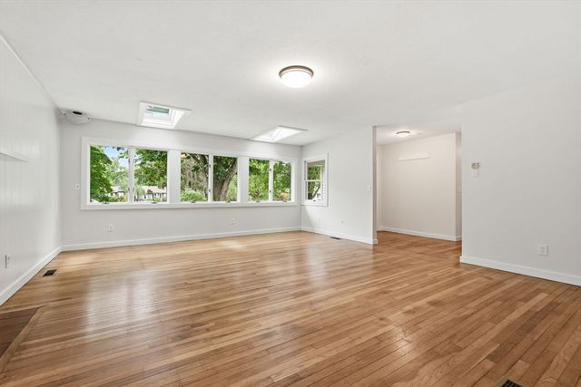 31 Colonial Court, Amherst, MA 01002