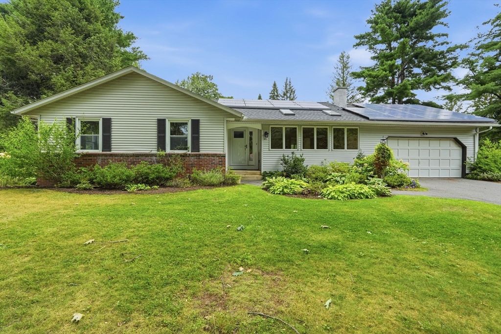 31 Colonial Court, Amherst, MA 01002