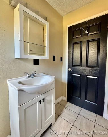 74 Hickory Wood Lane, Eufaula, OK 74432