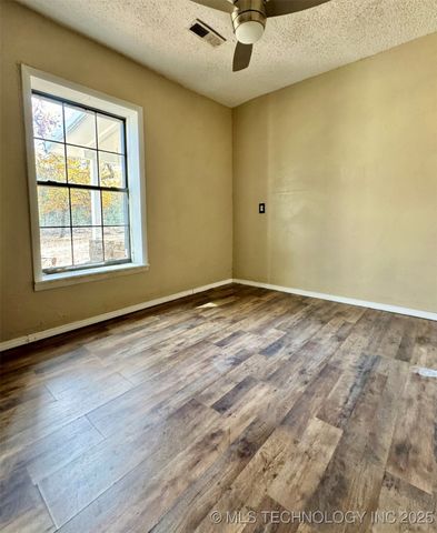 74 Hickory Wood Lane, Eufaula, OK 74432