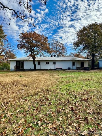 74 Hickory Wood Lane, Eufaula, OK 74432