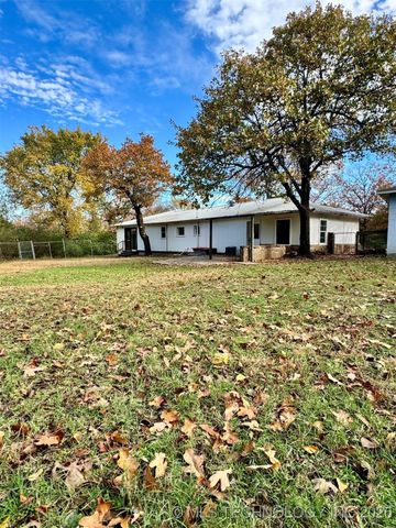 74 Hickory Wood Lane, Eufaula, OK 74432