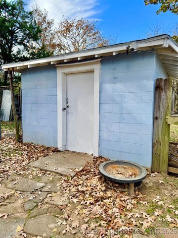 74 Hickory Wood Lane, Eufaula, OK 74432