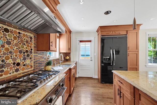 5804 WYNGATE DR, Bethesda, MD 20817