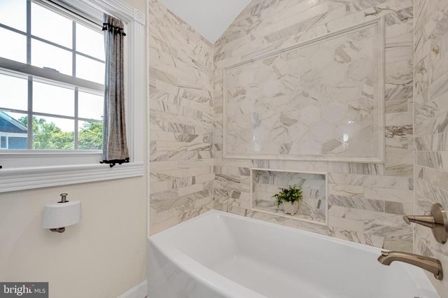 5804 WYNGATE DR, Bethesda, MD 20817