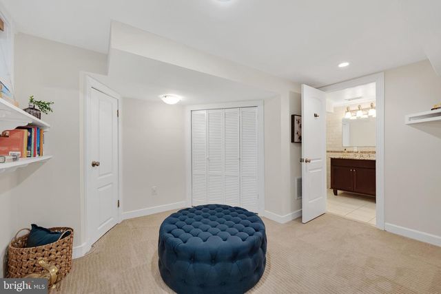 5804 WYNGATE DR, Bethesda, MD 20817