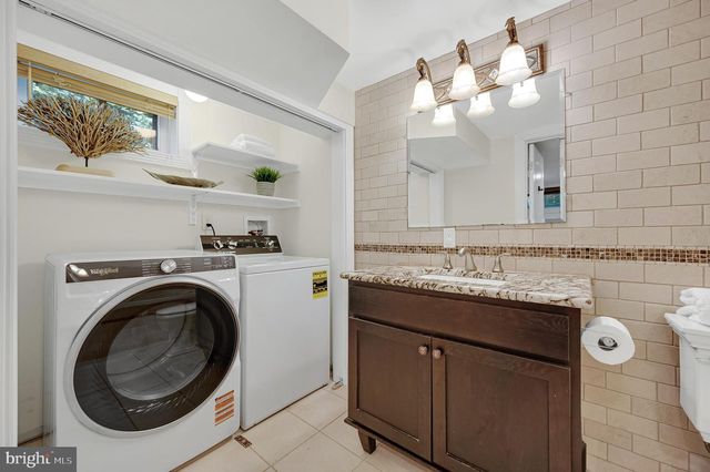 5804 WYNGATE DR, Bethesda, MD 20817
