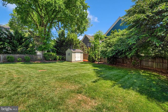 5804 WYNGATE DR, Bethesda, MD 20817