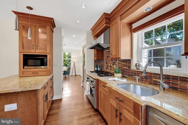 5804 WYNGATE DR, Bethesda, MD 20817