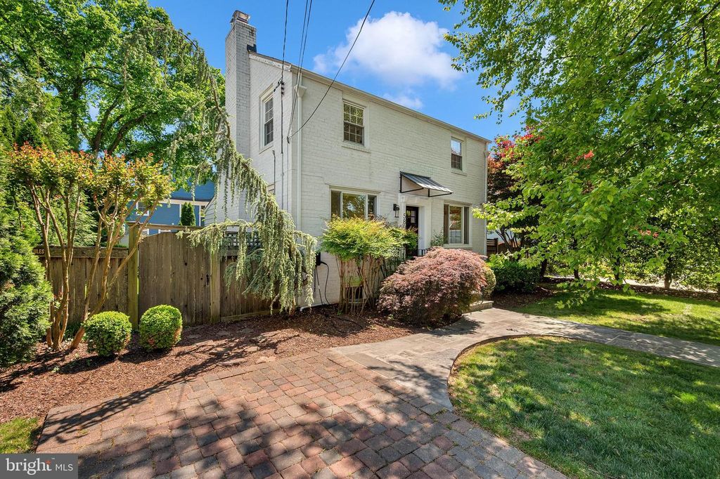 5804 WYNGATE DR, Bethesda, MD 20817