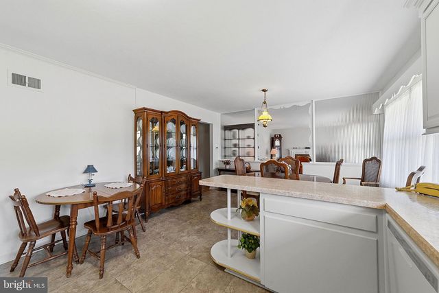 102 GLENVIEW DR, Lawrence, NJ 08648