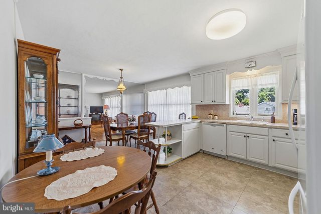 102 GLENVIEW DR, Lawrence, NJ 08648