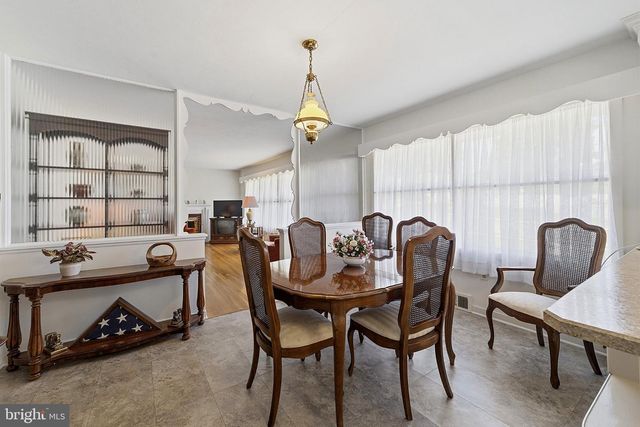 102 GLENVIEW DR, Lawrence, NJ 08648