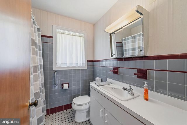 102 GLENVIEW DR, Lawrence, NJ 08648