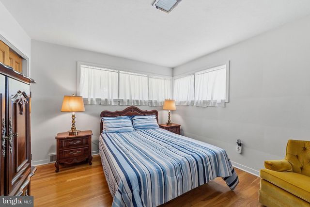 102 GLENVIEW DR, Lawrence, NJ 08648