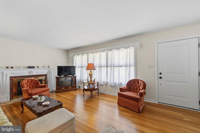 102 GLENVIEW DR, Lawrence, NJ 08648