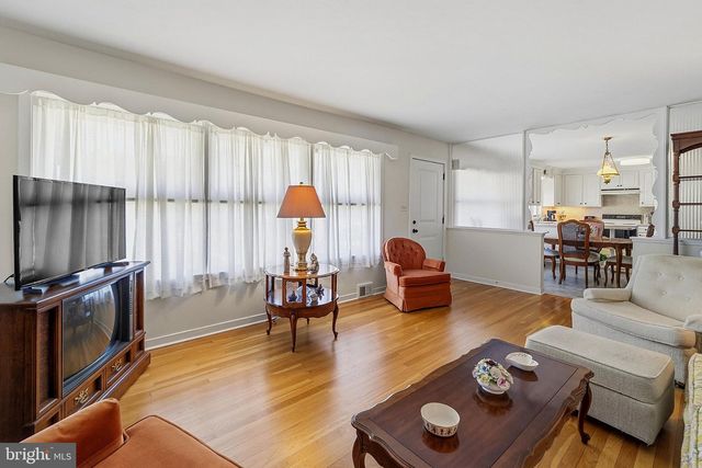 102 GLENVIEW DR, Lawrence, NJ 08648