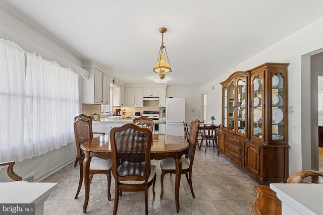 102 GLENVIEW DR, Lawrence, NJ 08648