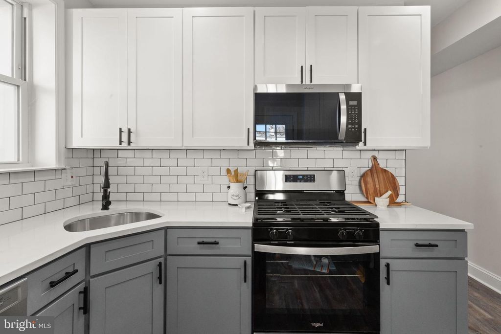 Image 11 of property listing at 822 E 41ST ST, Baltimore, MD 21218