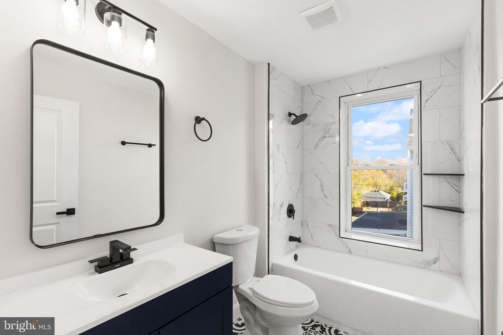 Image 21 of property listing at 822 E 41ST ST, Baltimore, MD 21218