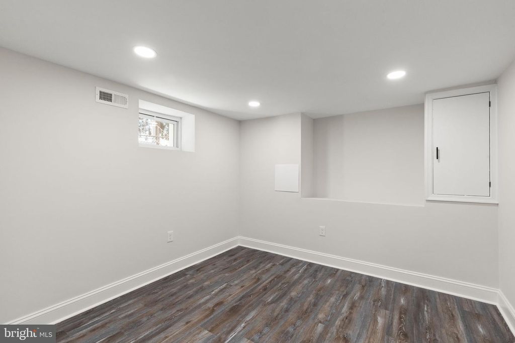 Image 25 of property listing at 822 E 41ST ST, Baltimore, MD 21218