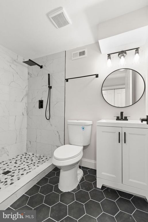 Image 27 of property listing at 822 E 41ST ST, Baltimore, MD 21218