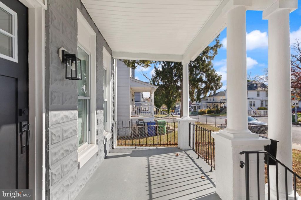 Image 3 of property listing at 822 E 41ST ST, Baltimore, MD 21218