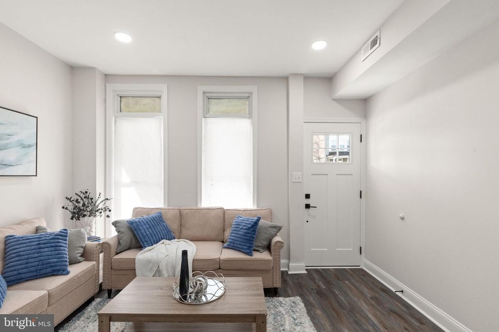 Image 6 of property listing at 822 E 41ST ST, Baltimore, MD 21218