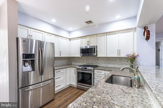 30 STONEBRIDGE LA, Princeton, NJ 08540