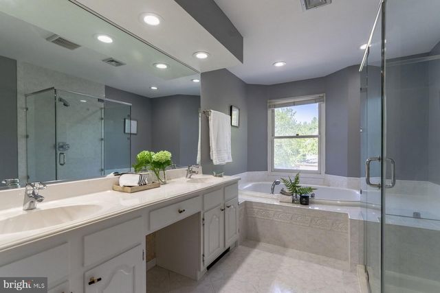 30 STONEBRIDGE LA, Princeton, NJ 08540