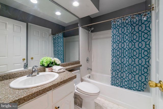 30 STONEBRIDGE LA, Princeton, NJ 08540