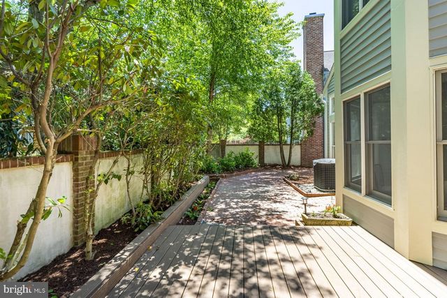 30 STONEBRIDGE LA, Princeton, NJ 08540