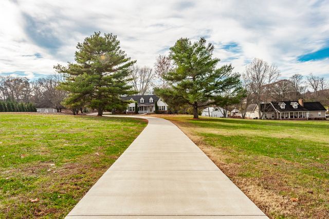 279 Saint Blaise Rd, Gallatin, TN 37066