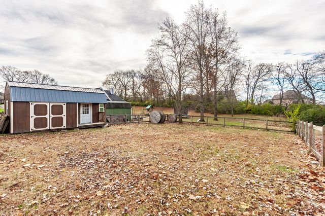 279 Saint Blaise Rd, Gallatin, TN 37066