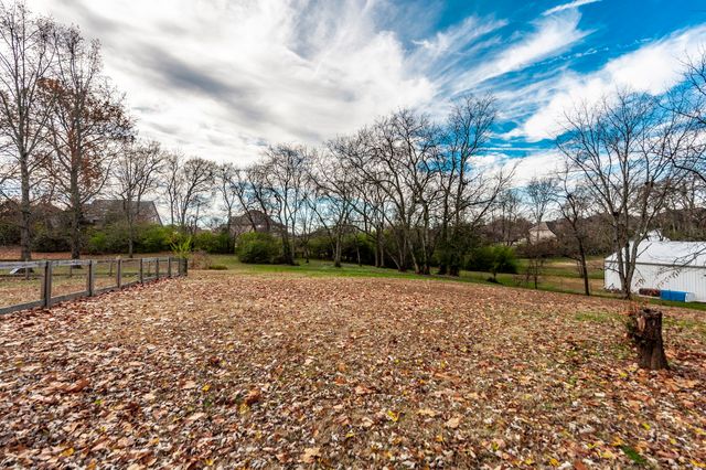 279 Saint Blaise Rd, Gallatin, TN 37066